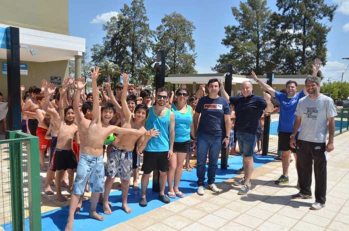 Pileta comunitaria: Accastello inauguró la temporada de verano