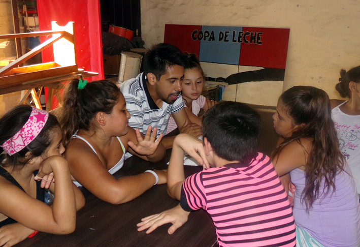 Por la inclusión de los jóvenes en la educación y en el mundo del trabajo Por la inclusión de los jóvenes en la educación y en el mundo del trabajo
