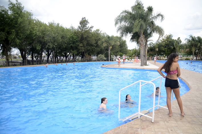 En el finde largo y con sol, las piletas comenzaron la temporada