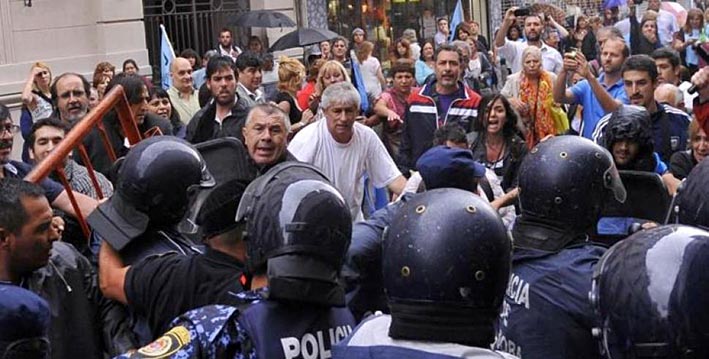 Docentes locales se organizan contra cambios en jubilaciones