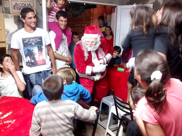 Caritas Felices recibió a más de 100 niños para festejar Navidad