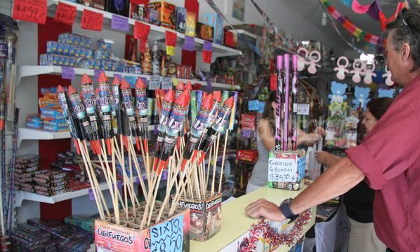 Rige la prohibición de venderles pirotecnia a menores de 16 años