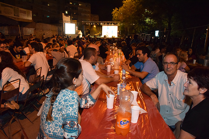 Mucho público en el recorrido