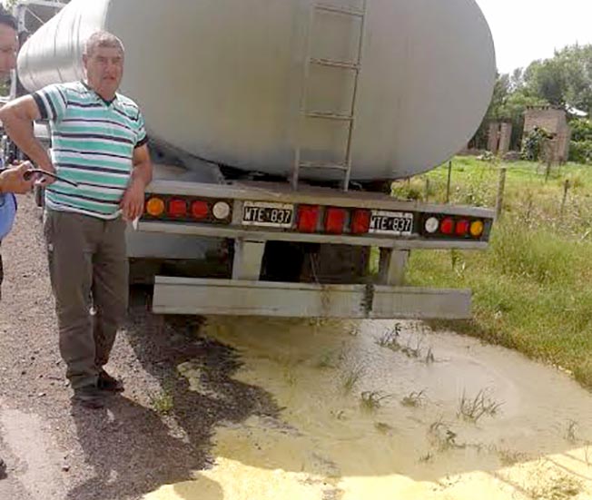 Rutas y calles cortadas porque un camión derramó aceite