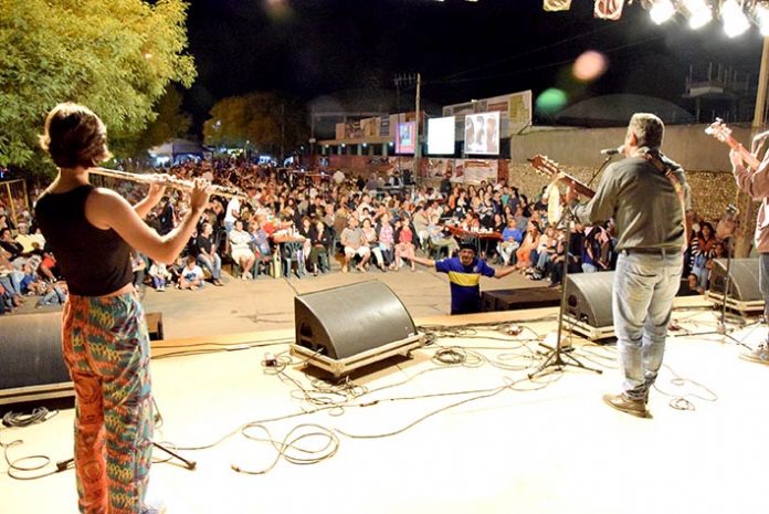 p12f1 musicos en escenario