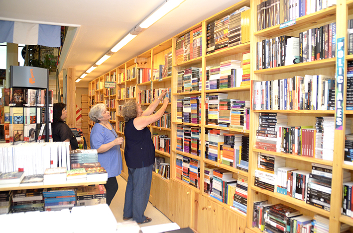 Libreros locales en contra de la liberación para importar textos