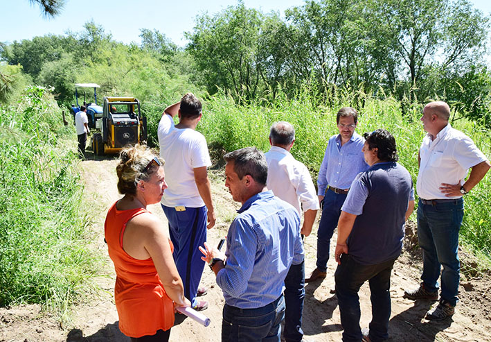 El intendente y vecinos recorrieron el albardón