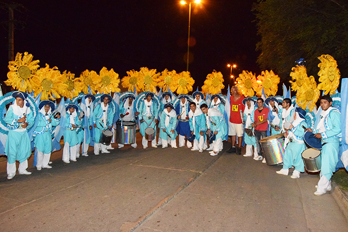 Los Olmos ahora son padrinos del Carnaval de Serrano