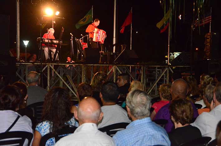 Los acordeones deleitaron en la plaza Los acordeones deleitaron en la plaza