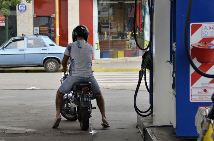 La mayoría se pone el casco sólo al momento de llegar a la estación