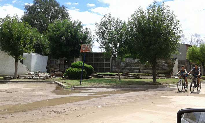 Se cayó una pared en el cementerio