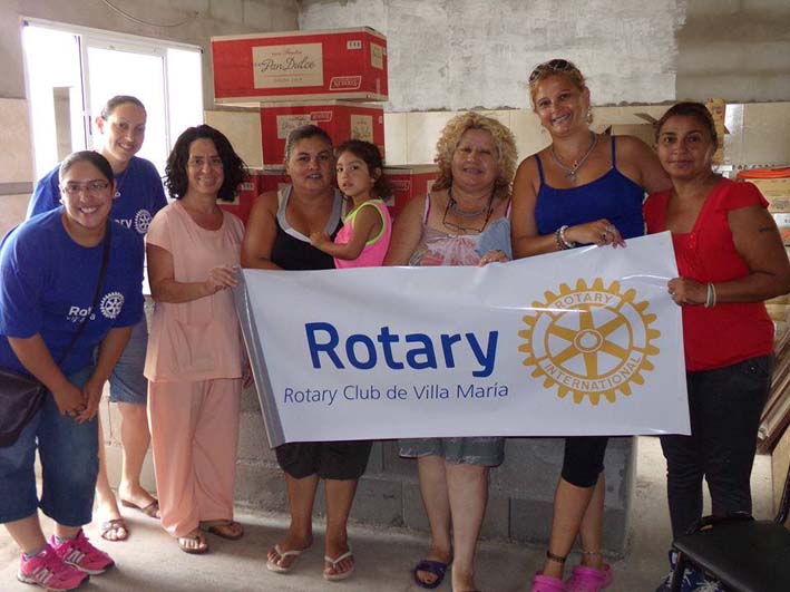 Rotarios entregaron donaciones a dos instituciones solidarias