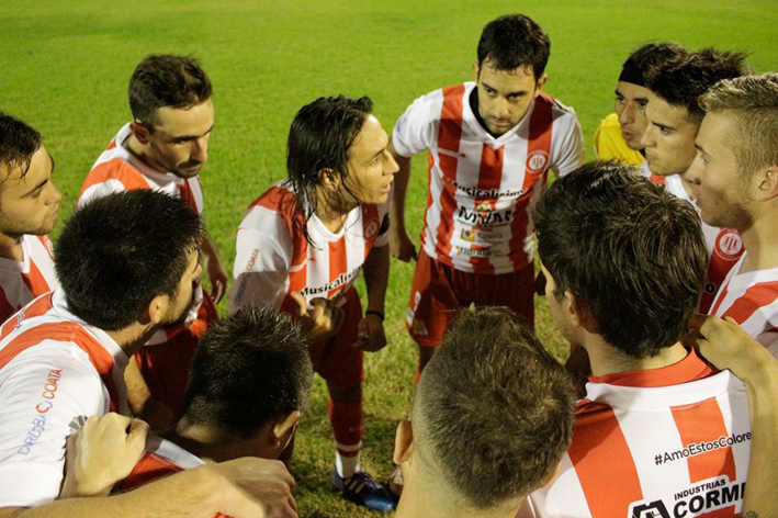 Alumni y Racing juegan esta noche en la Plaza Ocampo