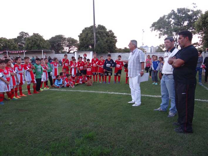 Municipal recibió su nueva indumentaria