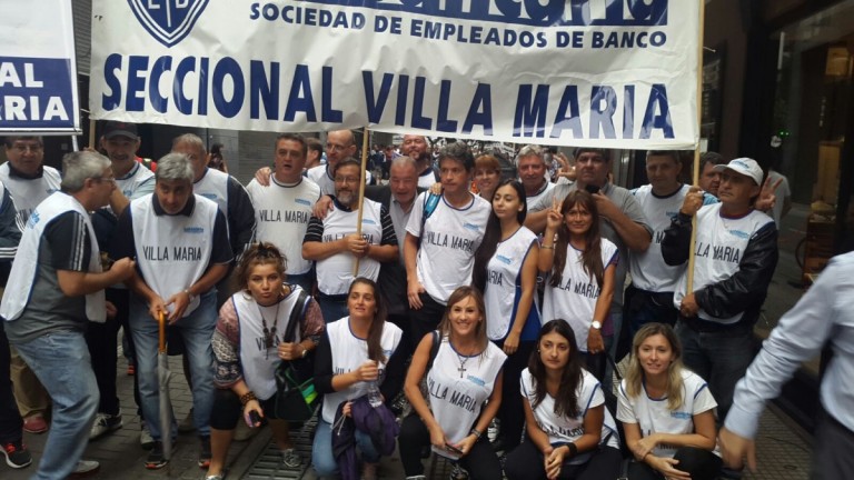 Brutal represión en la marcha de bancarios en Buenos Aires