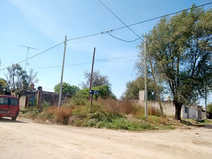 Quejas en el Nicolás Avellaneda por las calles y un baldío Quejas en el Nicolás Avellaneda por las calles y un baldío