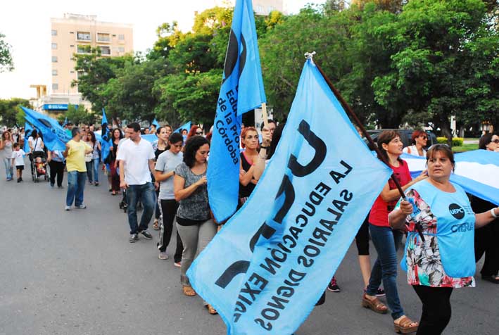 Docentes en contra de la oferta oficial Docentes en contra de la oferta oficial