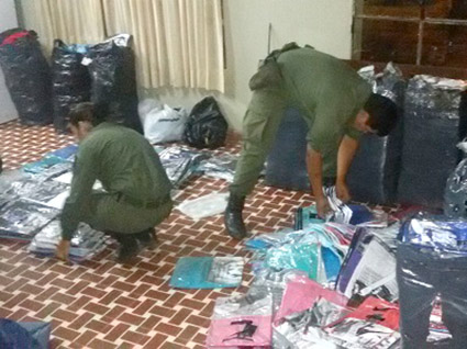 Operativo de Gendarmería: detuvieron dos colectivos en el acceso a la ciudad Operativo de Gendarmería: detuvieron dos colectivos en el acceso a la ciudad