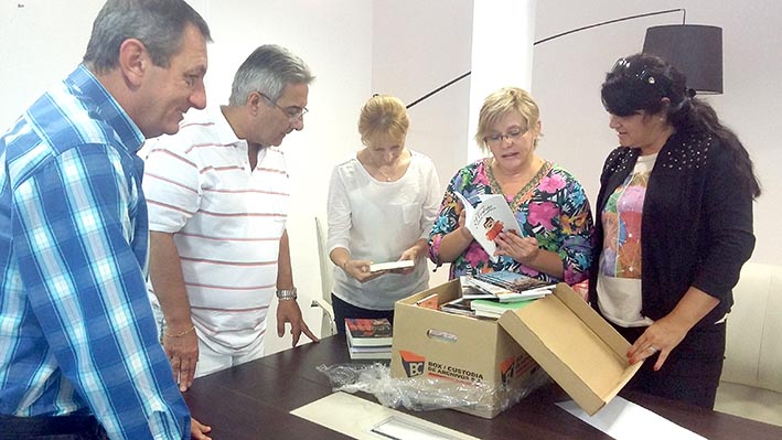 Ranco entregó libros a dos bibliotecas