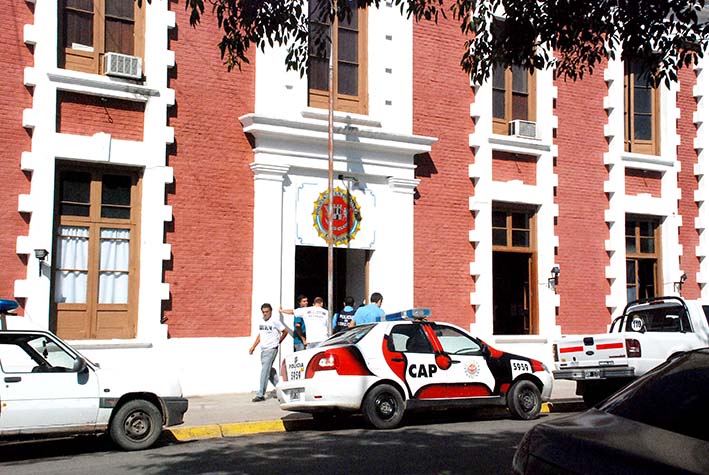 Cayeron tras robar un auto y joyas en una casa de barrio Rivadavia Cayeron tras robar un auto y joyas en una casa de barrio Rivadavia