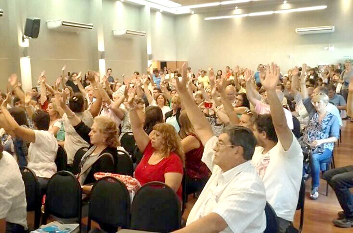 Docentes analizarán nueva oferta salarial Docentes analizarán nueva oferta salarial