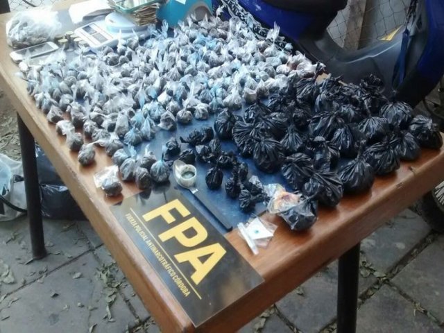 Arrestados por vender droga Arrestados por vender droga
