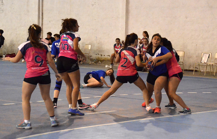 CIEF manda en tres