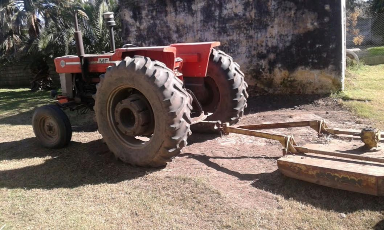 Se llevaron un tractor con la desmalezadora
