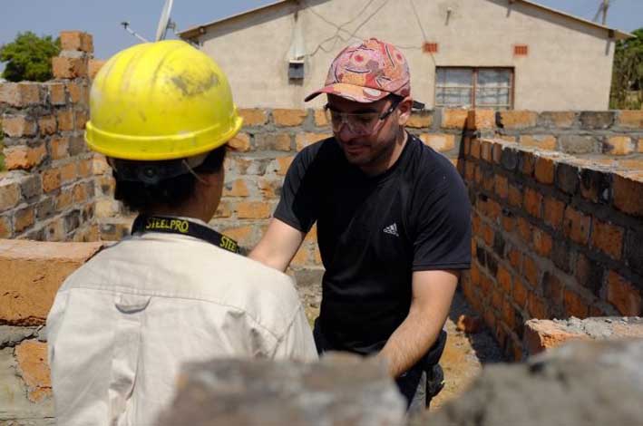 Un arquitecto mendocino construye viviendas solidarias