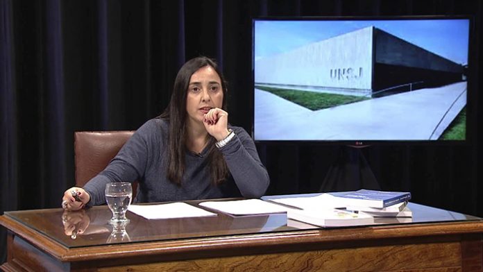 Rodríguez es licenciada en Comunicación Social y magíster en Relaciones Internacionales por la Universidad Nacional de Córdoba y doctora en Ciencias Sociales y Económicas por la Universidad de Erlangen - Nüremberg de Alemania