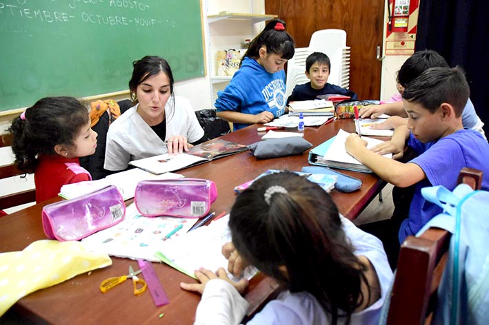 Son más de un centenar los niños que concurren a los talleres de apoyo escolar