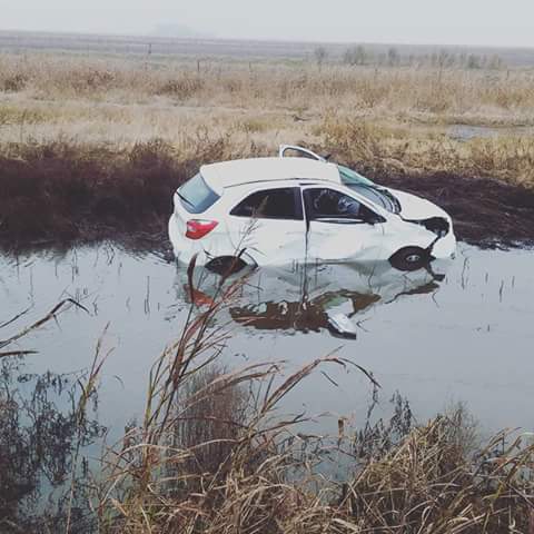 Auto al agua tras despiste en la ruta 4