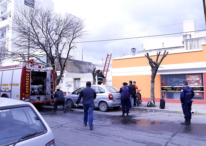 Fuego en un local de comidas de la Villa