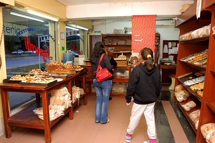 Llegó a la Villa el aumento del pan, los bizcochos y las facturas