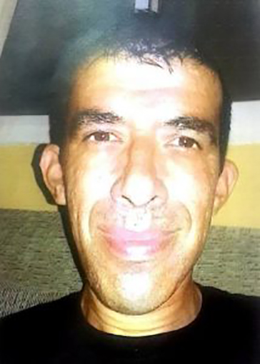 Buscan a un hombre Buscan a un hombre