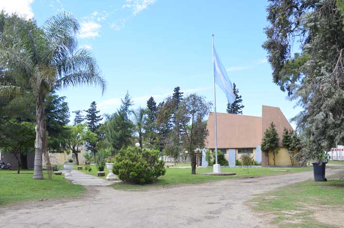 Entregaron libros donados al Hogar de Ancianos