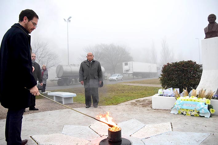 Martín Gill encendió la llama votiva