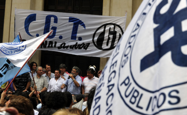 La CGT vuelve a usar la palabra “paro”, aunque tapándose la boca