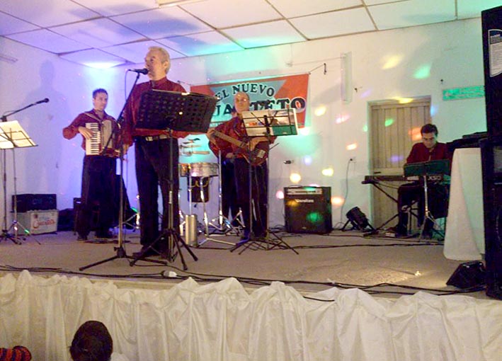 Tradicional almuerzo y baile