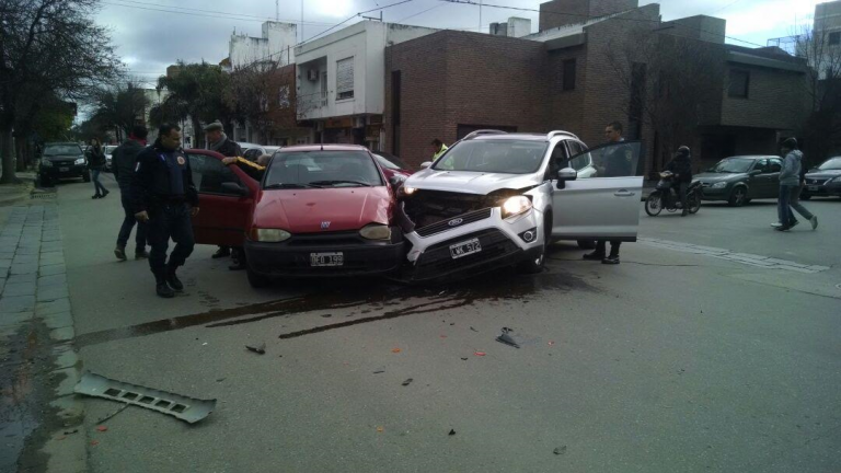 Embistieron a un peatón ciego y lo abandonaron en la calle Embistieron a un peatón ciego y lo abandonaron en la calle