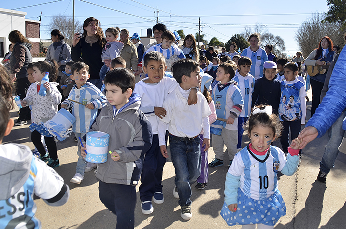 “Murga del Bicentenario” en la Escuela Manso “Murga del Bicentenario” en la Escuela Manso