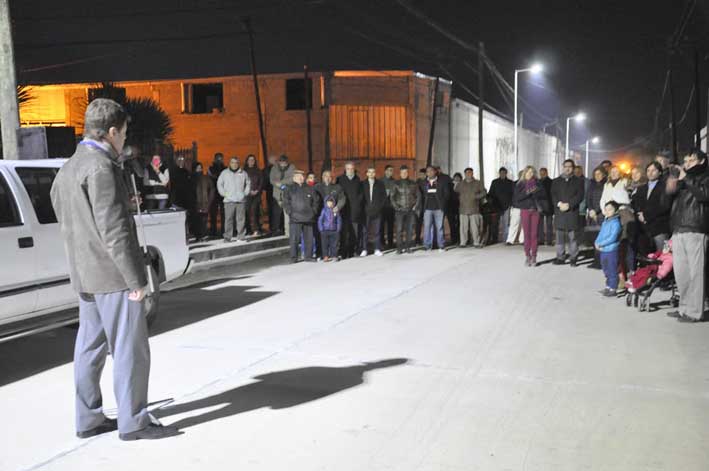Pavimento, luminarias y cámara