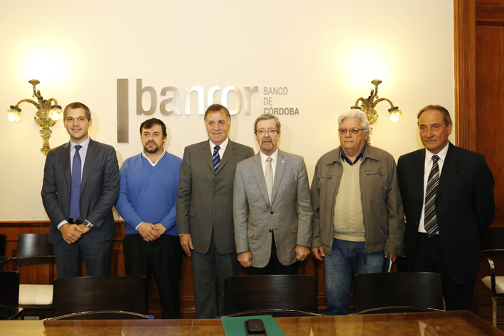 Dos mil almacenes comienzan a recibir el pago con tarjetas