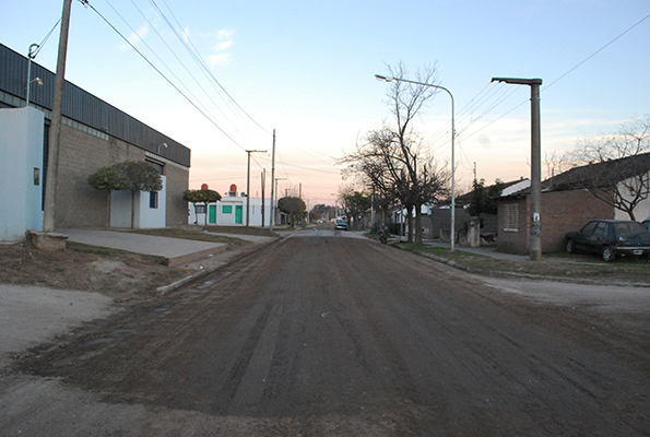 Dos motociclistas le dispararon en una pierna frente a su casa