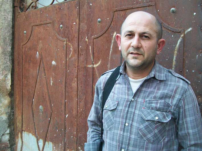 “La poesía te posibilita aclarar las obsesiones más hondas”