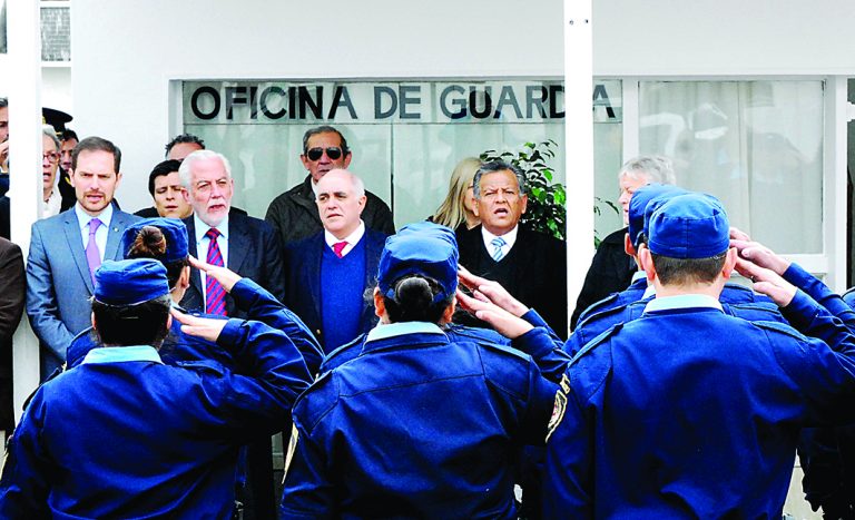 “A disposición” para revertir abusos policiales
