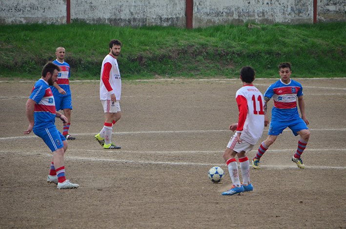 Universitario no lo definió y River no bajó los brazos