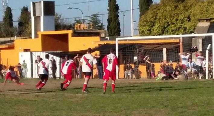 Juventud rescató un punto y se mantuvo en la cima