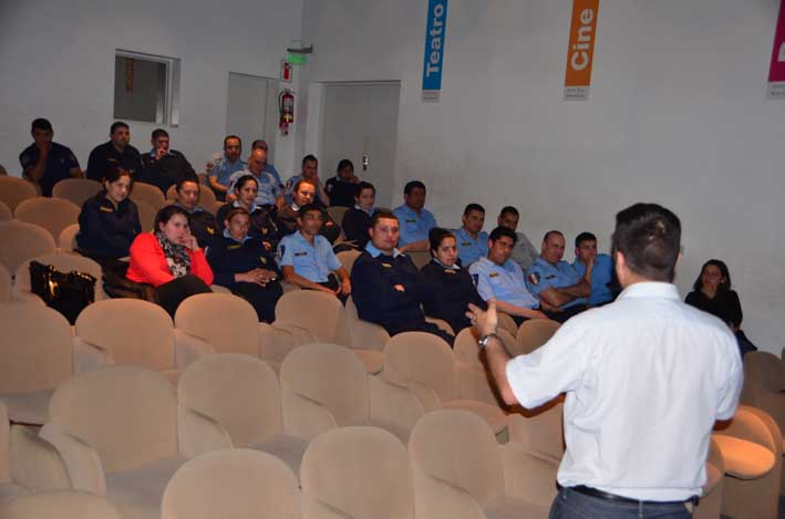 Efectivos de la Comisaría local participaron de un taller sobre la violencia de género