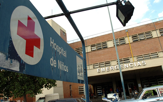 Dejó de existir la beba de dos meses golpeada por su padre